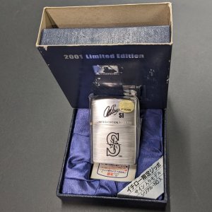 画像: 2001年イチローサイン入り限定zippo