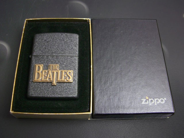 画像: zippo BEATLES (ビートルズ)ロゴメタル　ブラッククラックル　1996年製造