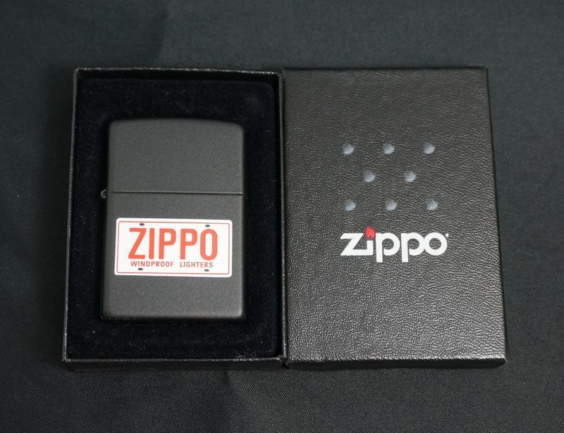 画像: zippo プレート柄 黒マット  #200 2004年製造