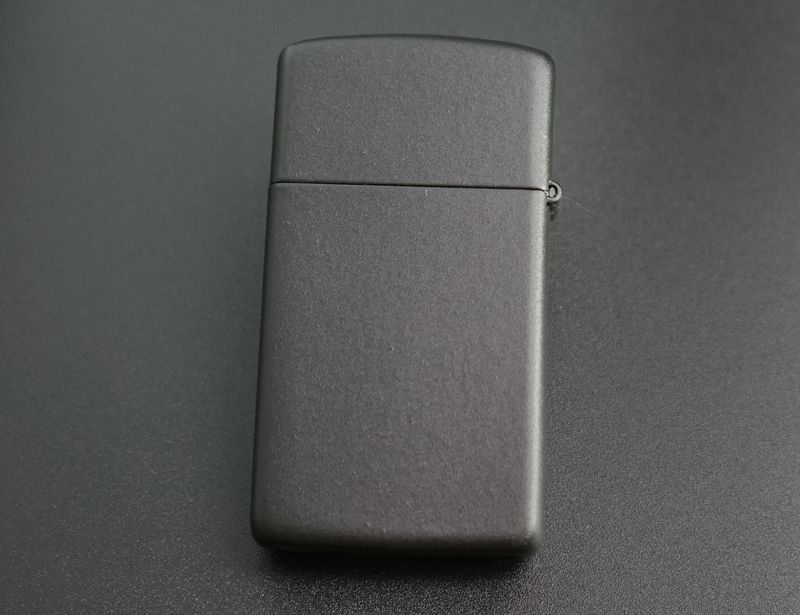 画像: zippo 黒マット ロゴ スリム 2005年製造