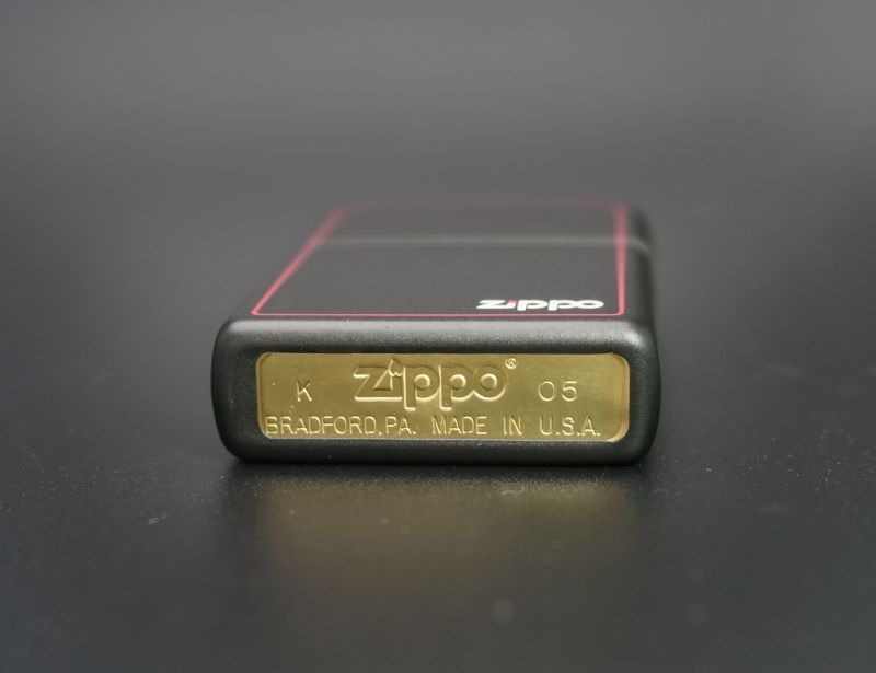 画像: zippo 黒マット ロゴ　2005年製造